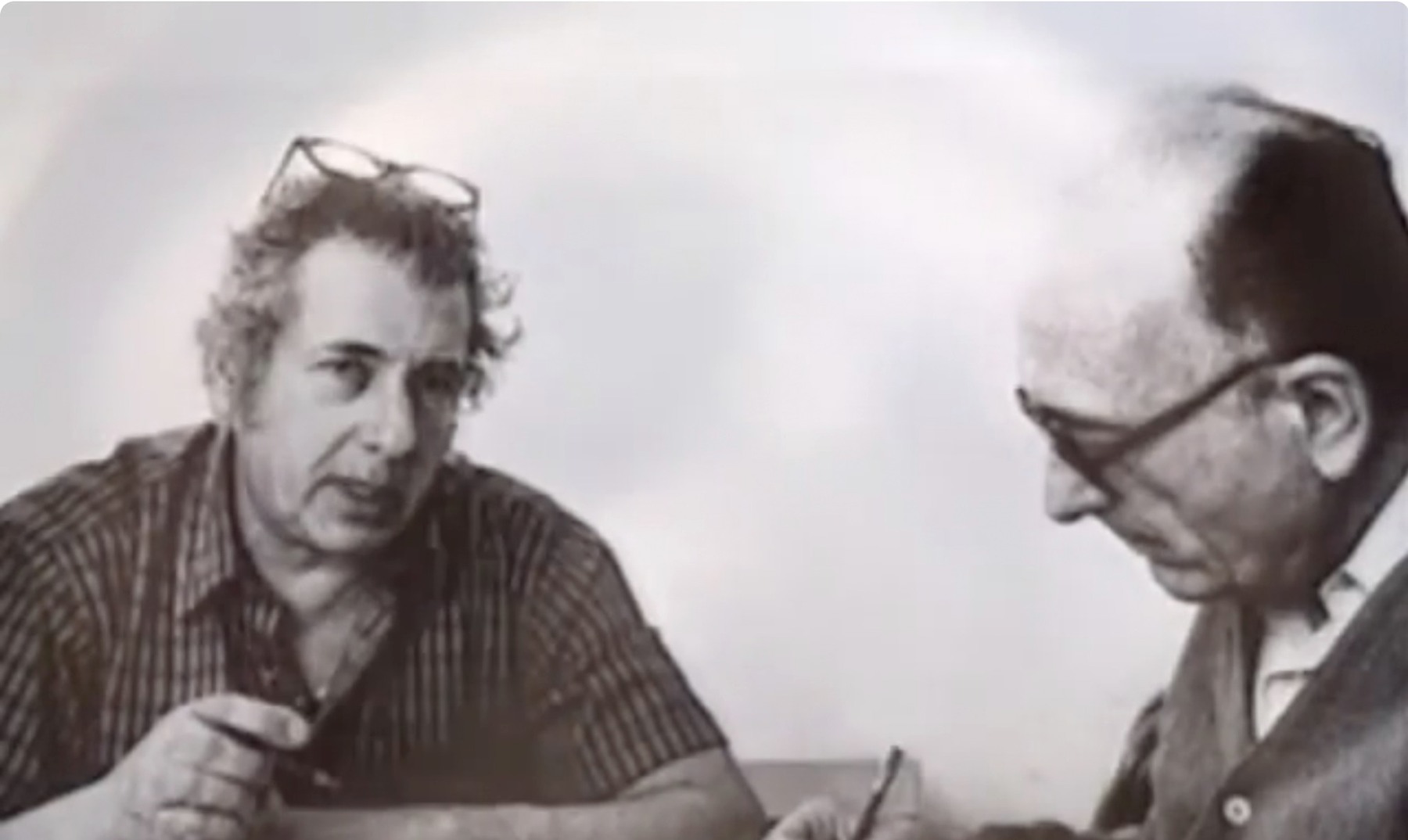 A younger Henry Spira in discussion during his activist years